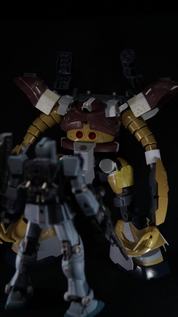 最後までご覧いただき、ありがとうございました。3年目もみなさんに楽しんでいただける作品を投稿できるように精進してまいります！ただ、今制作中のゴッグが完成したら、しばらくはサクッと仕上げつつ、個性を出していく方向で積みを崩していこうと思っております。でないと、積みが増える一方なので…。ゴッグは、あれやこれや思い付きでいじっているうちにご覧の通りの手長足長状態になっております。(zaku-kao4)かっこいいゴッグ、目指してましたが、これ…どうなんでしょうか…。近いうちに完成報告できるようにがんばってまいります。