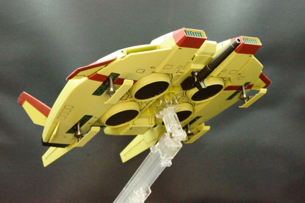 脚部フットレストは開閉状態を差し替えで選べます。