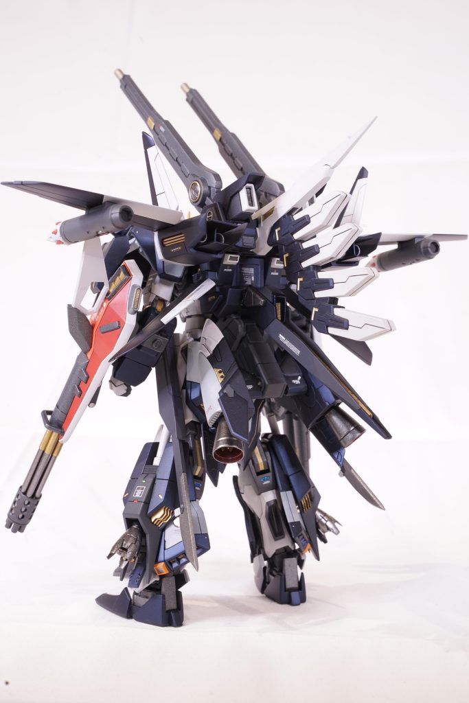 【後ろ姿】[製作解説]　ストライカーパックは全部載せるつもりで盛りました！テールスラスターはフルスクラッチです。