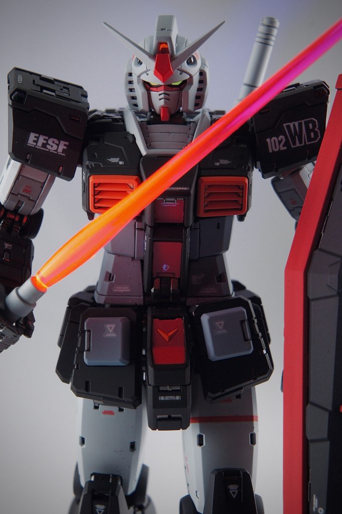 ビームサーベルを蛍光塗料で発光させて、ガンダムEXっぽいイメージで。最後までご覧いただきありがとうございました!素晴らしいキットでした!!