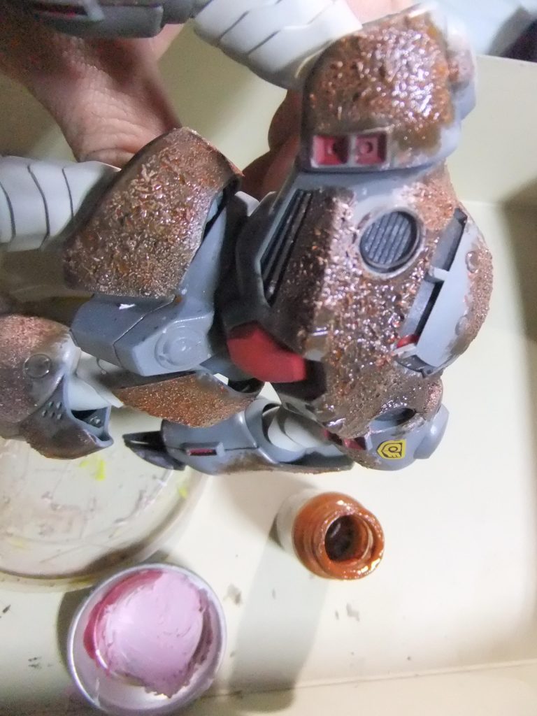 ガイアカラーのエナメル系錆色でウォッシング。