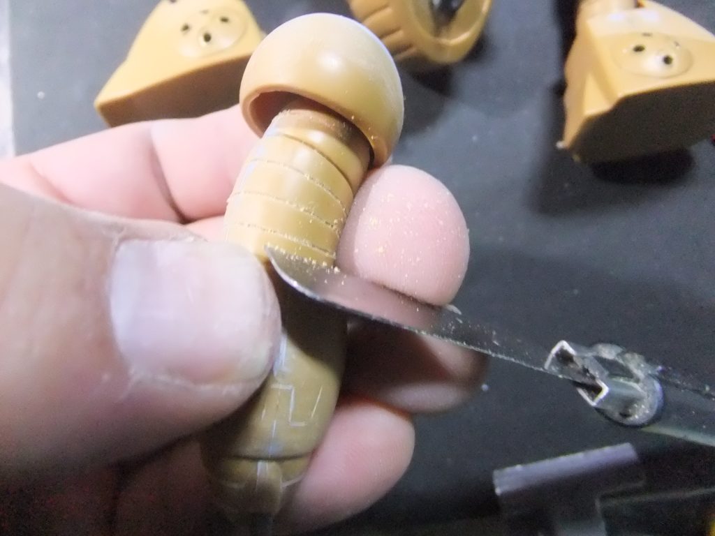 タミヤのカッター鋸で幅増し加工