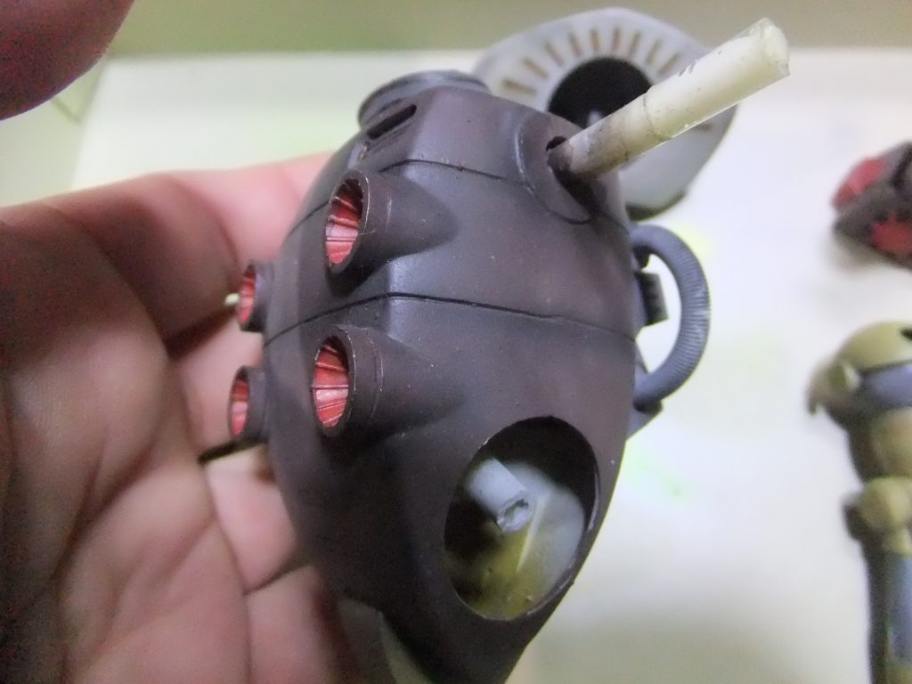 胴体は改修時の幅詰め時に厚手のプラ板をサンドイッチしてそこへ プラパイプでしっかりと軸を設置してあります。最後迄お付き合い頂きましてありがとうございました🙇