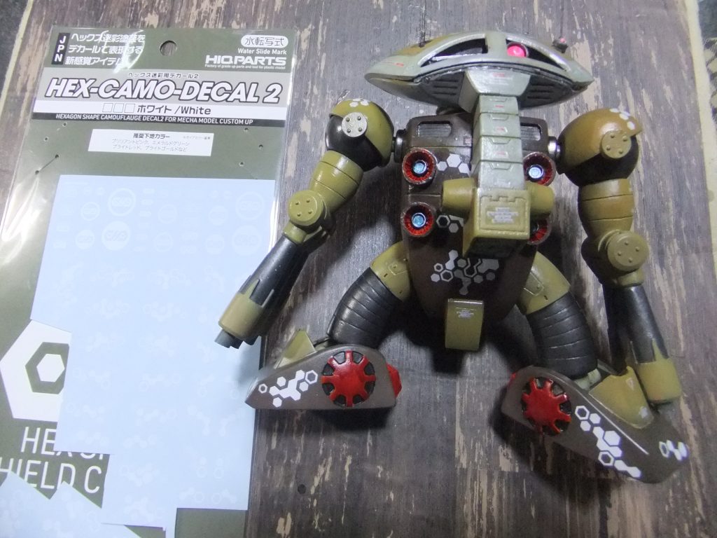 今回は　ハイキューパーツ製のヘックス迷彩塗装風水転写デカールを使用しました😁