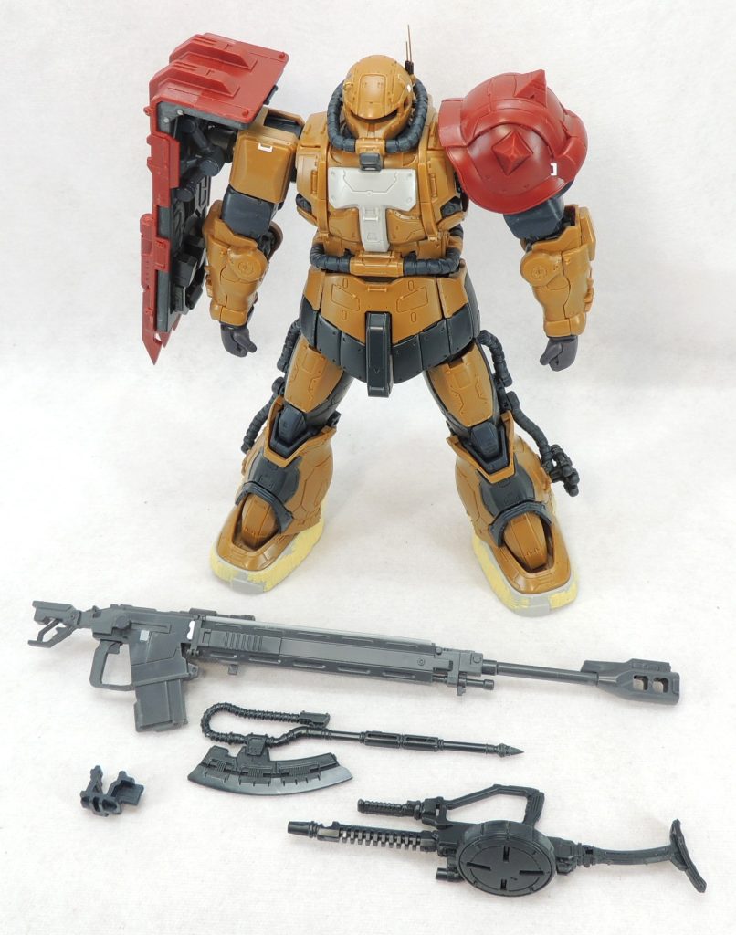 キット付属の武装に加え、オリジン版ザクからМS用対艦ライフルを流用。