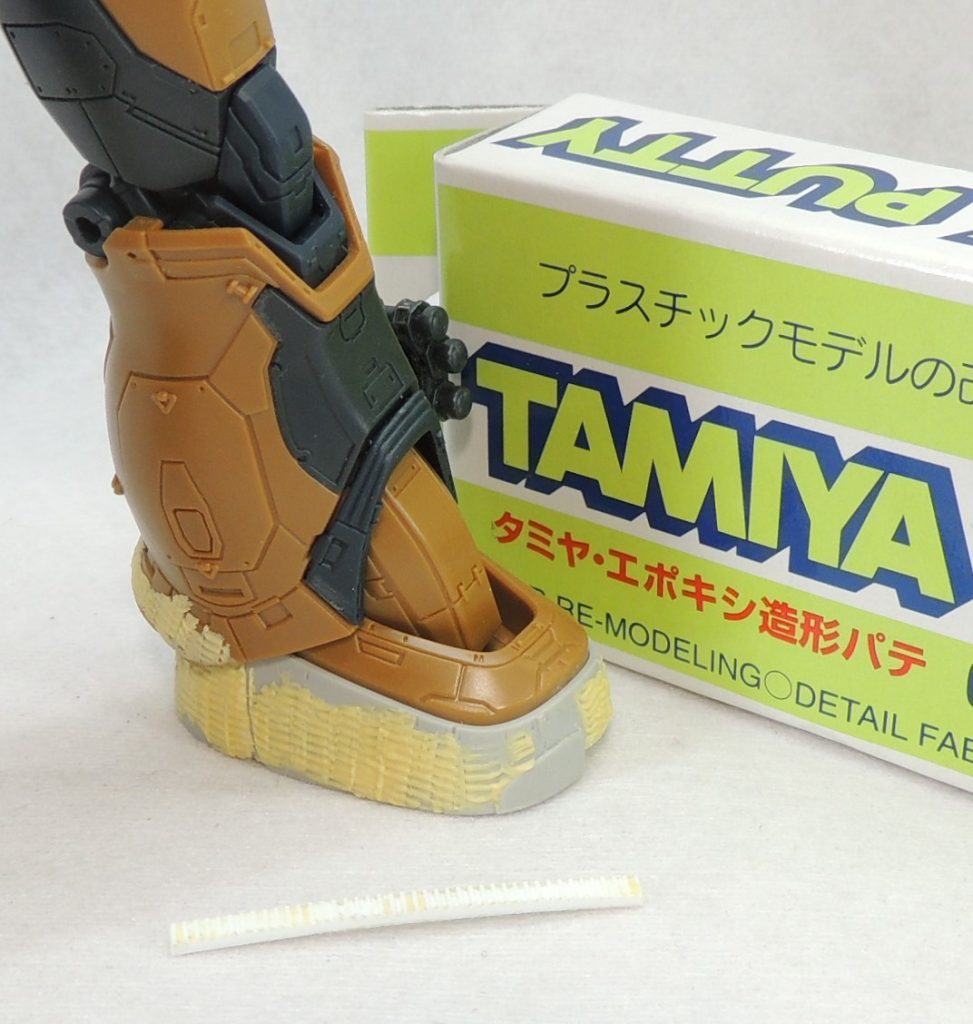 ツィメリットコーティングはエポパテを薄く貼り付け、モールド入りプラ板でスタンピング(スケール感より雰囲気重視で)。