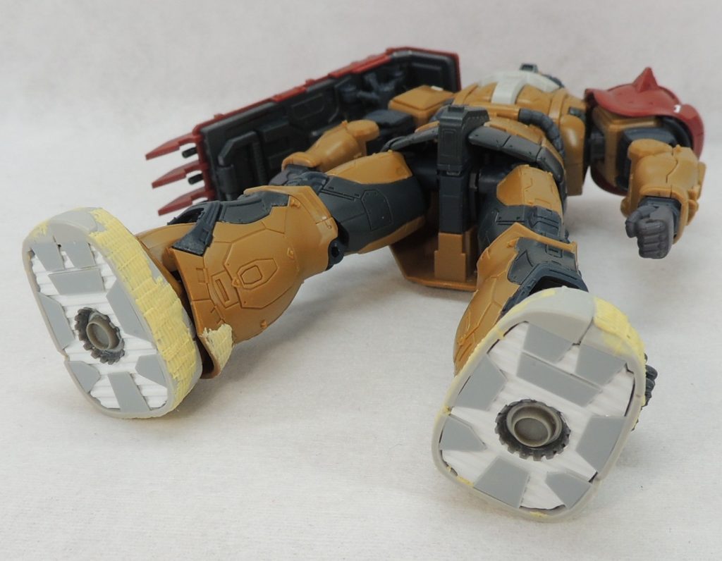 足裏はプラ材でデコレート。