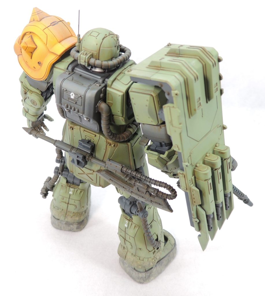 ガンダムカラーのМSグリーン2色で塗装。
