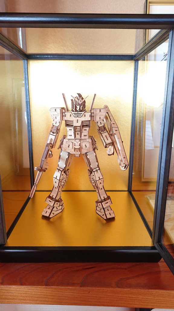 いつもはアクリルケースですが今回はガラスの人形ケースに入れました☀️ありがとうございました(^-^ゞ