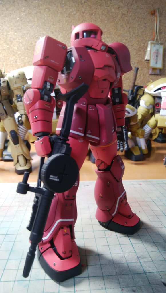 横からです。やはり旧ザクはいいです。作るのが楽だし、動力パイプなど、面倒なパーツがあまりないのがいいです(^_^)。