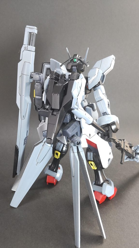 背面。変形した時に機首になる所は、AGE-3のコアファイターに変更しX魔王の前腕部の物を接着しています。ちなみにX魔王のリフレクターが半開きになってますが、これは当時塗装したら閉まらなくなってしまいました。クリアリングとか確認したのに、何故だ…