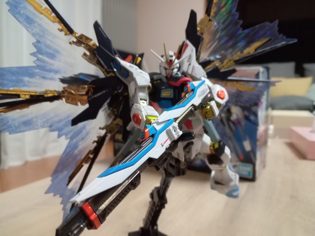 武装類も銃身等は光沢、カバーは艶消しで質感の違いを演出しています。