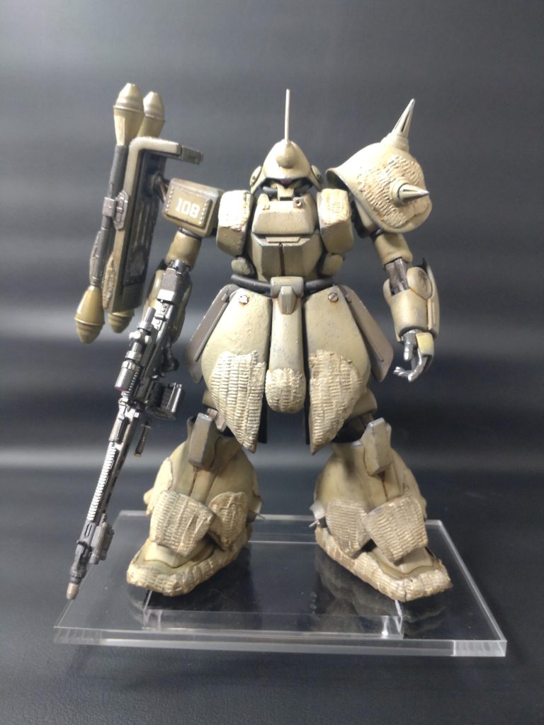 股関節：股関節を軸に真鍮線を入れたプラ棒で確かそれぞれ3mmぐらい幅増し脚：キットのまま