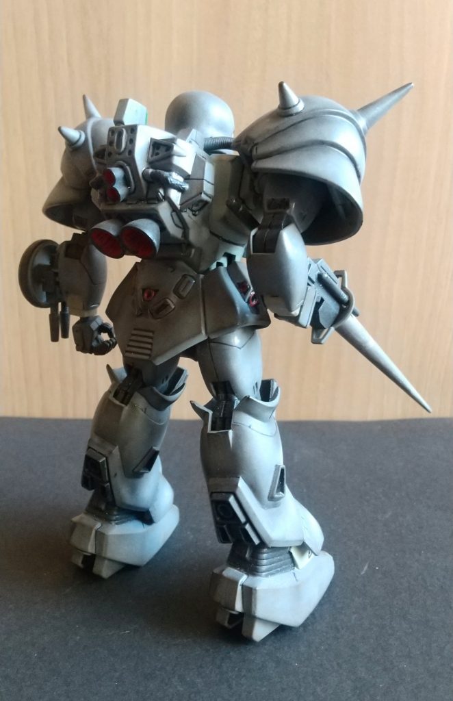 ザク以上のミリタリー感がいいですねジオン系からザンスカール系のモビルスーツへと移行してゆく橋渡し的なデザインも素晴らしいと思います