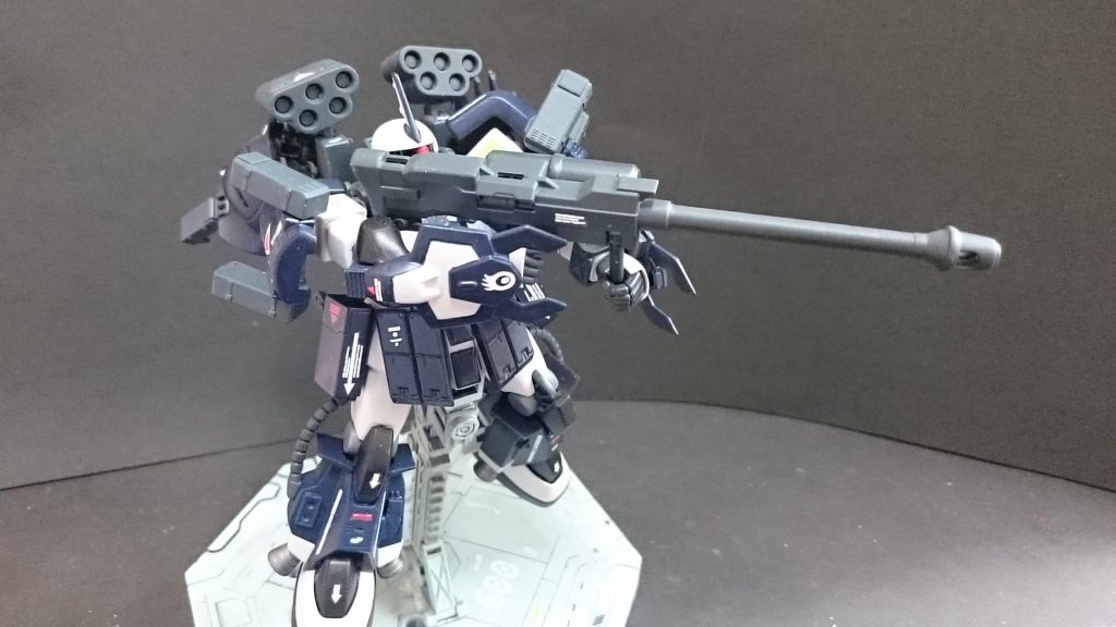 そんなこんなでガンダムとの最終決戦用にチューンされたシャアザクだが…紫B〇Aなキシリア様のせいでシャアはジオングに乗ることになり、部下たちの努力は無に帰した。サプライズを企てていた部下たちは泣いた。結局、このザクはアバオアクーの防衛戦に参加することはなかった。これだけのハイスペックになるとシャアくらいしか扱えず、下手なパイロットが乗るとそのパイロットの命が危ないまである代物になっていたからだ。 