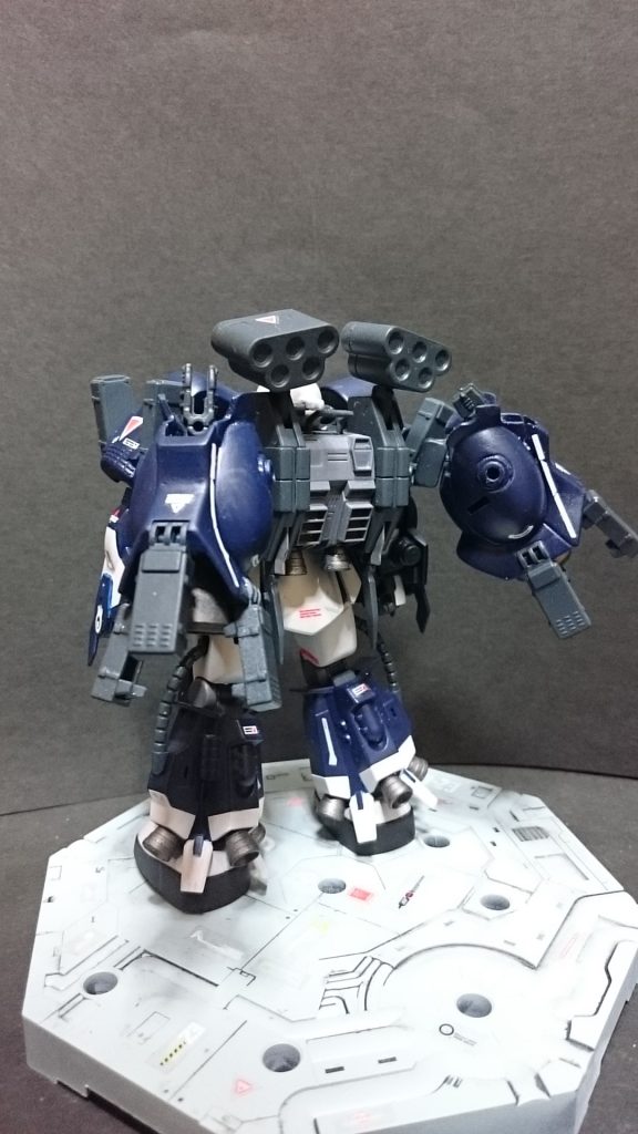 まあ、すでに白い悪魔としてジオンの憎悪を一身に集めるガンダムから逃げおおせるだけでも結構大したものなのだが、それを倒すためにはそれこそ同等クラスの機体を用意する必要があるのだが、今回は最新鋭でエース級専用機体であるゲルググを使ってなお負けたのだ。ゲルググを超える機体は今のジオンにはない。