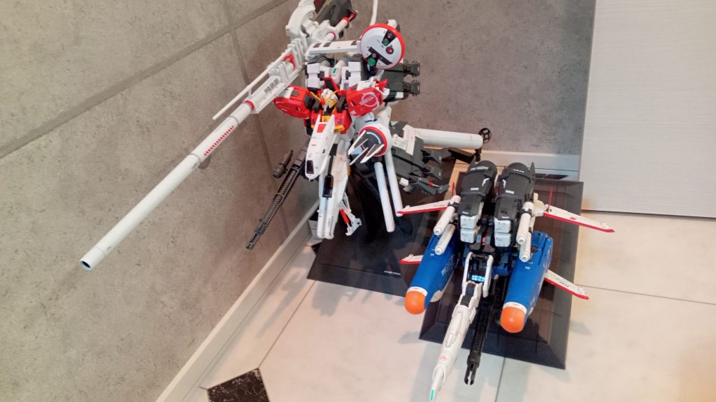 見て頂きましてありがとうございました🤗ZプラスC1も欲しいですね。昔はフツーに売ってたのに。「中学生の時に旧キット作ったからMGは要らないなあ」って……MGのZプラスを手に取ったあの時に迷わず買っておけば良かった!こんな時代になるなんて!Zプラス、今はリサイクルショップで9000円で売られてました🤮転売ヤーと変わらないぜ…