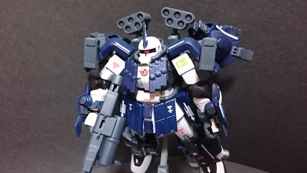 とりあえず、機体前部を追うような装甲を作る時間はなかったので、主要な部分にリアクティブアーマーを取り付けた。ビームライフルに対してどれだけ効果があるかしれないが…シャア大佐ならきっとやってくれるはず。