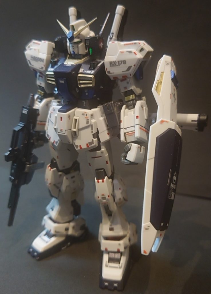 ホワイト装甲は省エネ制作で成形色仕上げ