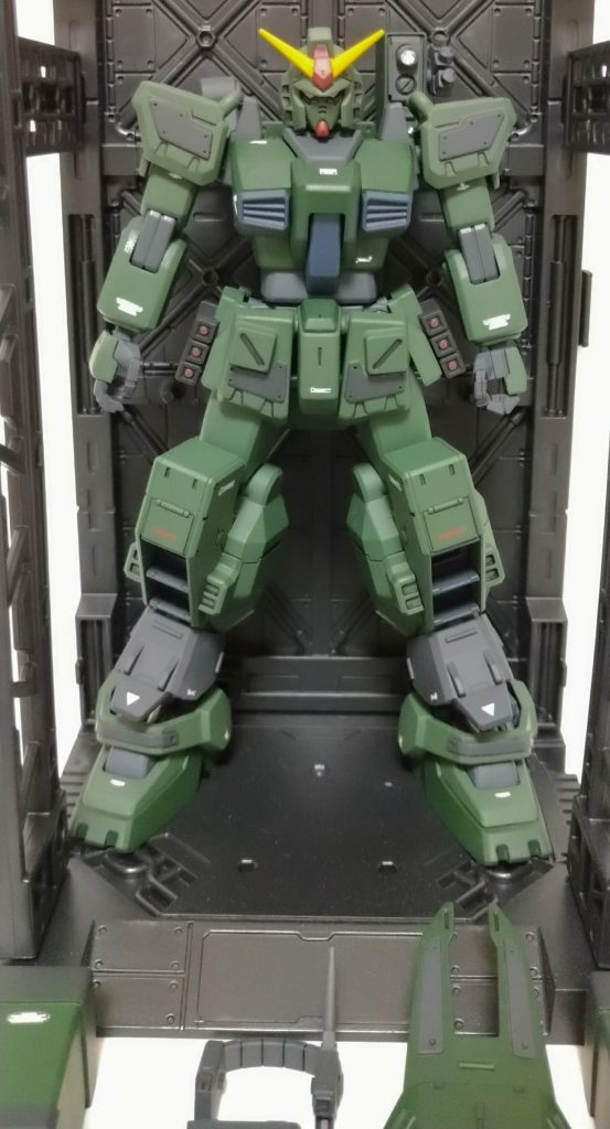 胸部の追加アーマーと脚部のミサイルポッドは磁石で脱着できるようにしました。