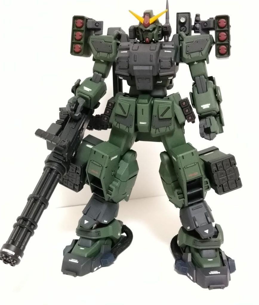 フル装備、正面。ジャンパーツやプラ板を切った貼ったしています。