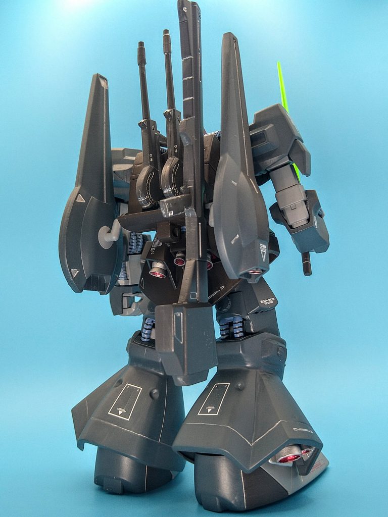 ビームピストルはクレイバズーカと同じグレー系で塗りました。