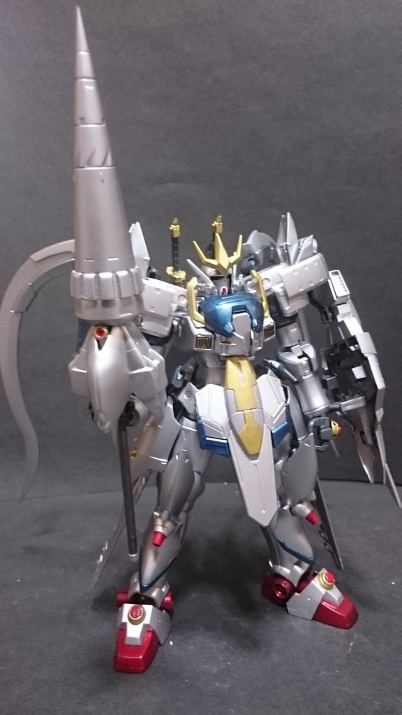 そんな騎士たちが巷にあふれる中、異色の騎士が存在した。その名はウィンド…戦争で名を挙げることを望む騎士たちの中で、戦争の芽を摘むことで戦争の発生を抑える騎士だった。その正体は不明…たとえOVAで一発で正体がばれるようなことがあっても(笑)