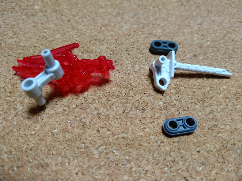 そこで思い切って二本有る小太刀の一つをグリップとして切り詰め、サポートパーツで繋げトーチとして採用しました。