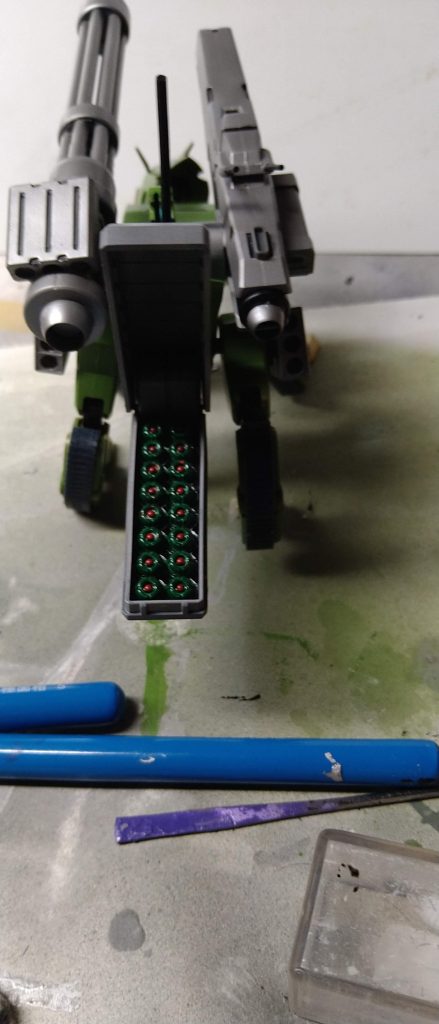 写真は、ありませんがミサイルポッドは着脱可能。MGのZZ流用。色分けが大変だった。