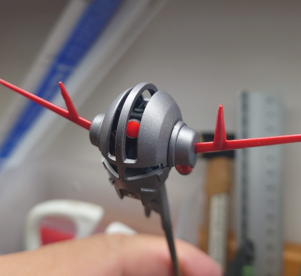 ヘッド部に少しパーツを追加しました。メタリック塗装は初めてやりました。色々課題が残る結果には成りましたが楽しかったです!