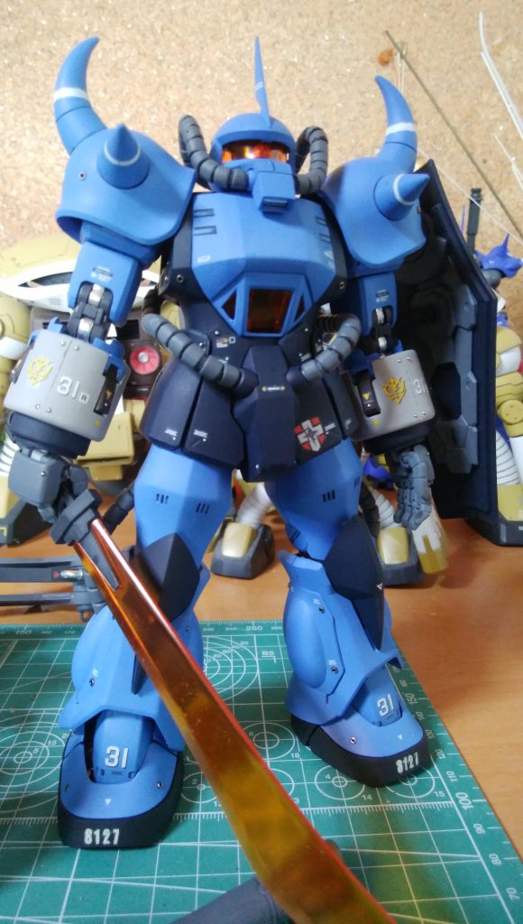 腕のユニットは、他の3連装バルカンとか、大型クロー、ヒートロッド、など、取替可能になっています。あとから遊べるものにしたかったので、いろんなユニット作るのは楽しかったです。ロック用の爪も可動します。正確に左右対称に作るのが大変でした。他にユニット作れば、全てに合うように作らないといけない所が一番大変でした。