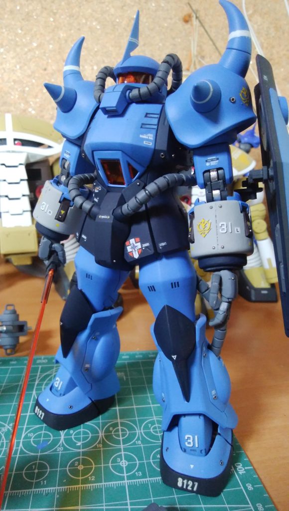 斜め正面からです。爪先の機体番号、確かブラウンのプロトタイプと違う番号にしたと思います。