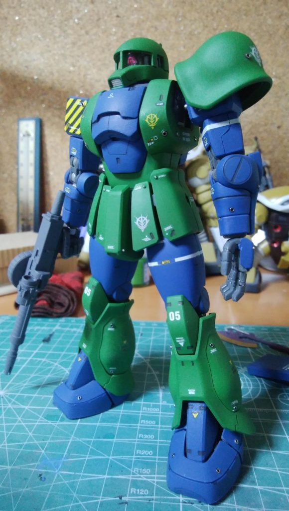 ぱっと見た感じでは、ファレホという感じもしない気がしますが、どうでしょう…。この頃は筆塗りです。今でも筆塗です。エアブラシもこれからあと、数年後にやっていますが、MIPの時に、筆でもエアブラシ並みに塗れることがわかったので、なんだかますますエアブラシから離れてしまいそうでもったいないですね。グラデーションとか、ファレホでMAX塗りをやろうとしたら、エアブラシは絶対はずせないですから、エアブラシから完全に離れることはないと思います。筆でもグラデーション出せるからな…。フィギュアを少し塗った時に、「あれ？筆でも綺麗にグラデーションかけられる」と気づいてしまって、去年の夏からエアブラシを使っていないのです。使ってやらないとかわいそうになってきました(*´Д`)。