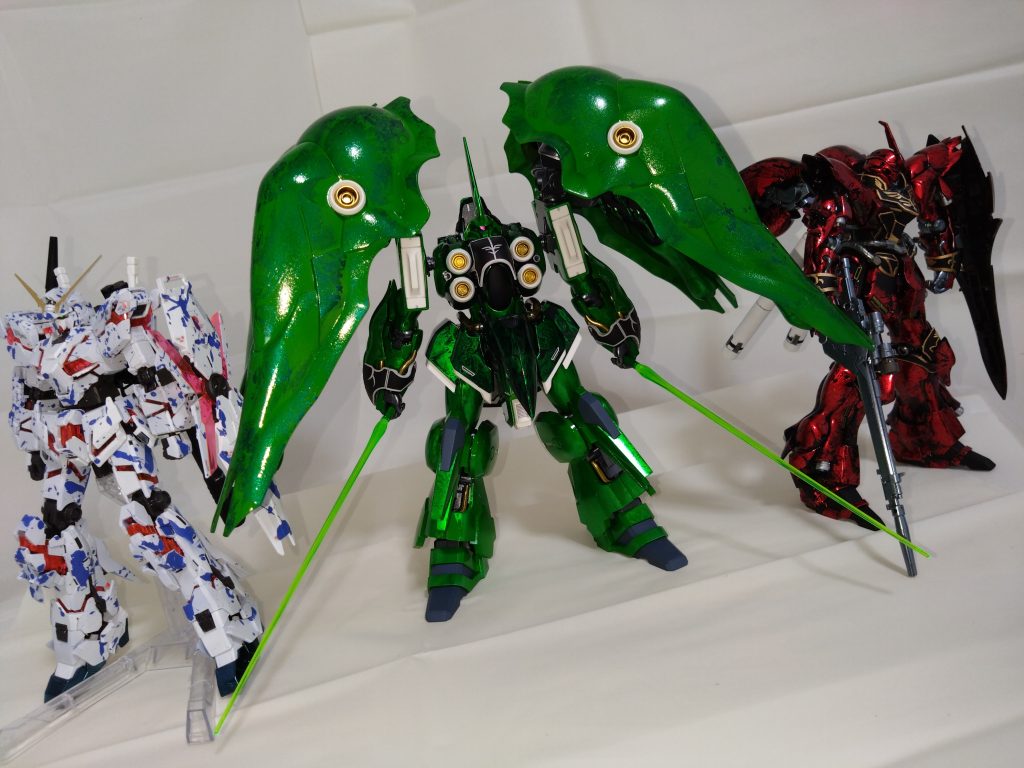 過去作のスプラッシュ塗装ユニコーンとラップ塗装シナンジュと一緒に☺️