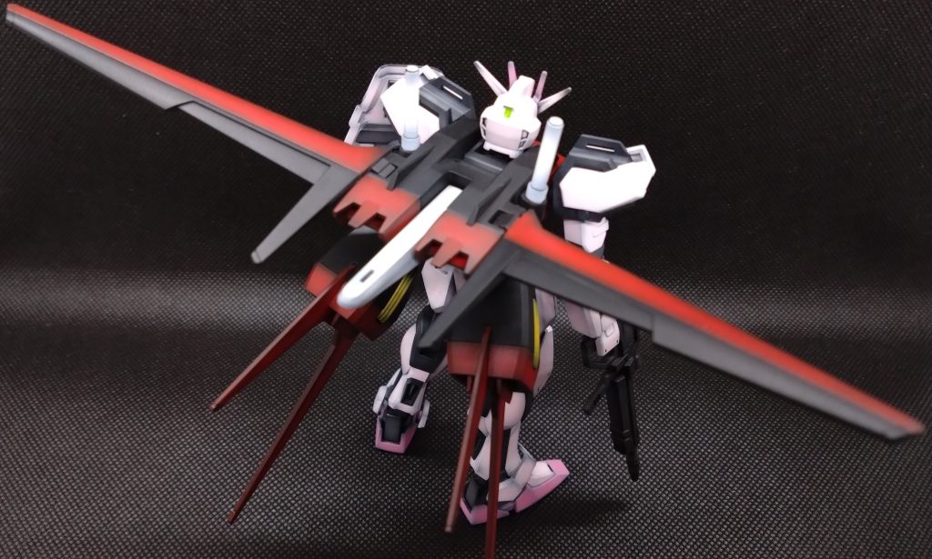 HGストライクルージュ（エールストライカー装備）塗装完成品　ガンプラ　スタンド付 HGCE エールストライクガンダム（ストライクルージュ塗装