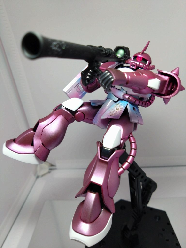 HGシャアザク作りやすくて良いキットですね👍完成品を娘に見せてみたら、ま〜〜リアクションが薄かったですわ‥‥😅😅ご観覧ありがとうございました😊