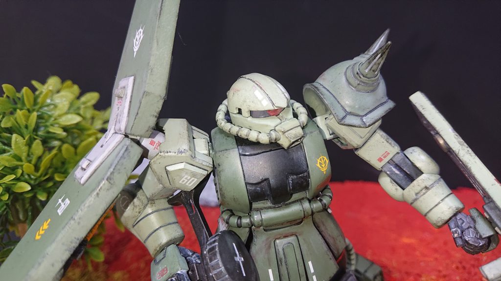 よくわからないですけど、最初の投稿後、ドライブラシやら、モノアイシールド（塩ビ板？）を入れたりと、マイナーチェンジしています