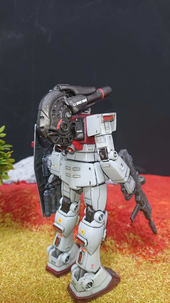 ショルダーキャノン？ならジムキャノンなんでは？キヤノン砲は上下に稼働するほか、取り外しもできます。身軽になりたいときもありますもんね🎵フンドシ部分はプラ板積層加工、フロントスカートは左右独立して動かせます。