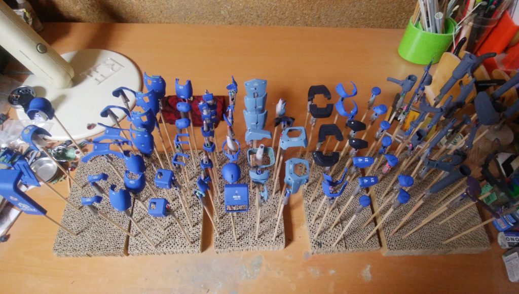 デカール貼り終わった時でしょうか。ちょっとうろ覚えです。パーツ数もこれだけで済んで、楽ですね。…やっぱり簡単改造が一番いいのかな…(´Д` )。