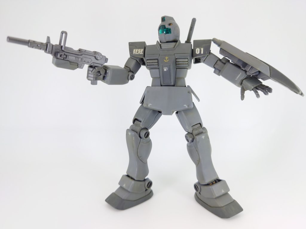 赤い三巨星から盾を拝借したり…胸部や肩にスジ彫り入れたり…