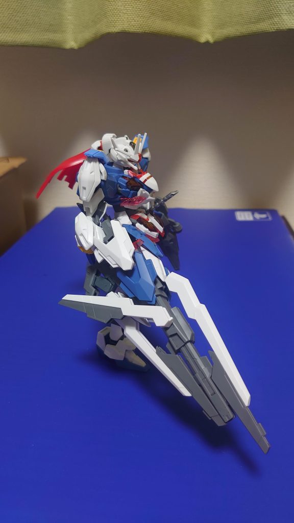 魔砲杖《ヴァナルガンド》モルガンの全高ほどある長大な銃身に、ガンビットを常時ビットオンさせた高火力射撃武装。改修型といえばやはり魔女砲ですね。常時ビットオンなので出力はもとより、射撃精度や発射間隔、出力など大幅に底上げされています。名前の出典は、とある神話の狼さんの別名から。