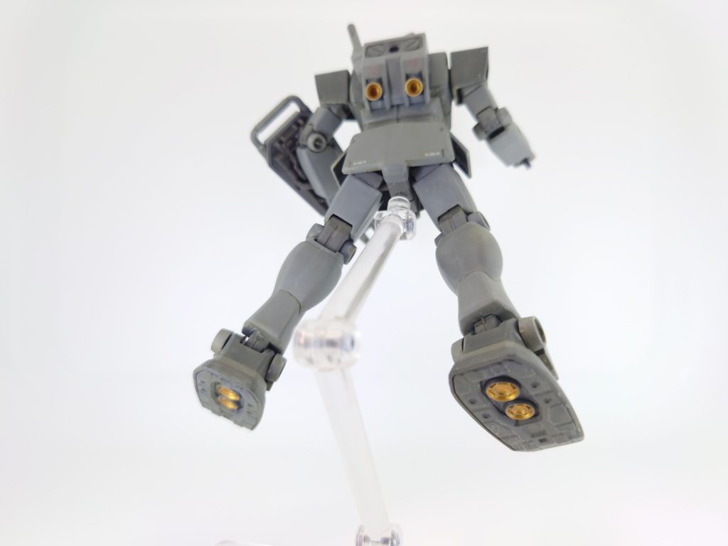 バーニアを部分塗装したり…お尻に3mm穴開けたり…