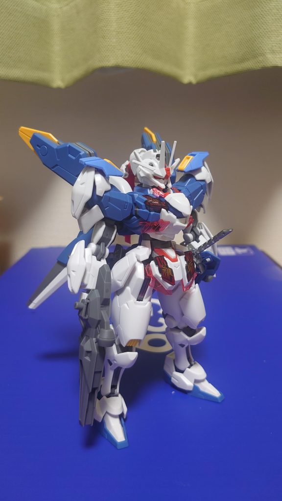 標準装備。エアリアルの雰囲気を残しつつ、甲冑を着たことによる無機物さと、守護者の雰囲気を出せるよう意識しました。見づらいですが、イーストシミター(刀)を2振、追加で装備しています。