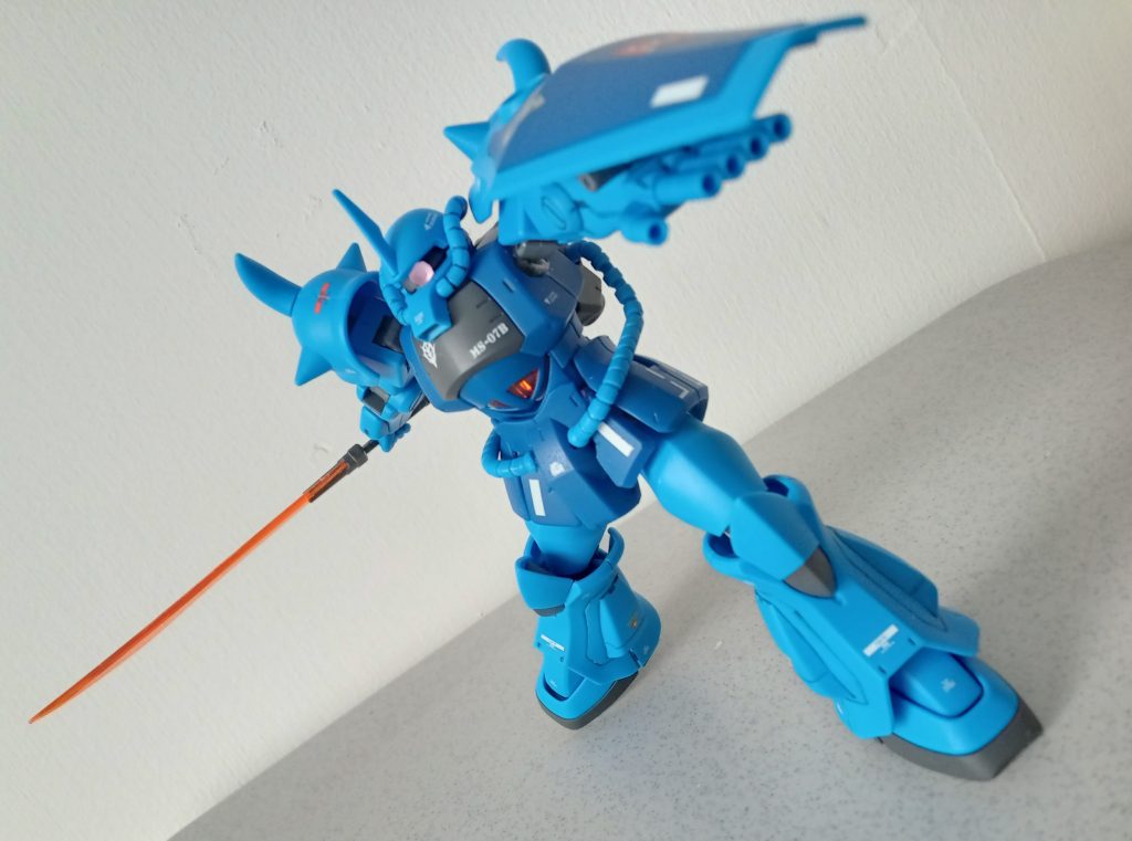 グフカスのパッケージアートポーズこれいっちゃんカッコイイ(^^)しかし、やっぱり目がデカいwww