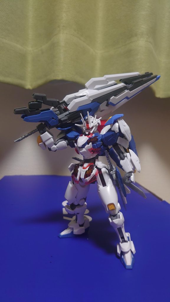 剣の柄を付け、大剣のように扱います。振り下ろしてもビームは出ませんし、 我が麗しき父への叛逆 も放てない設定ですが、ビームをも弾くフィールドを形成してからの質量兵器としては優秀だと思います。