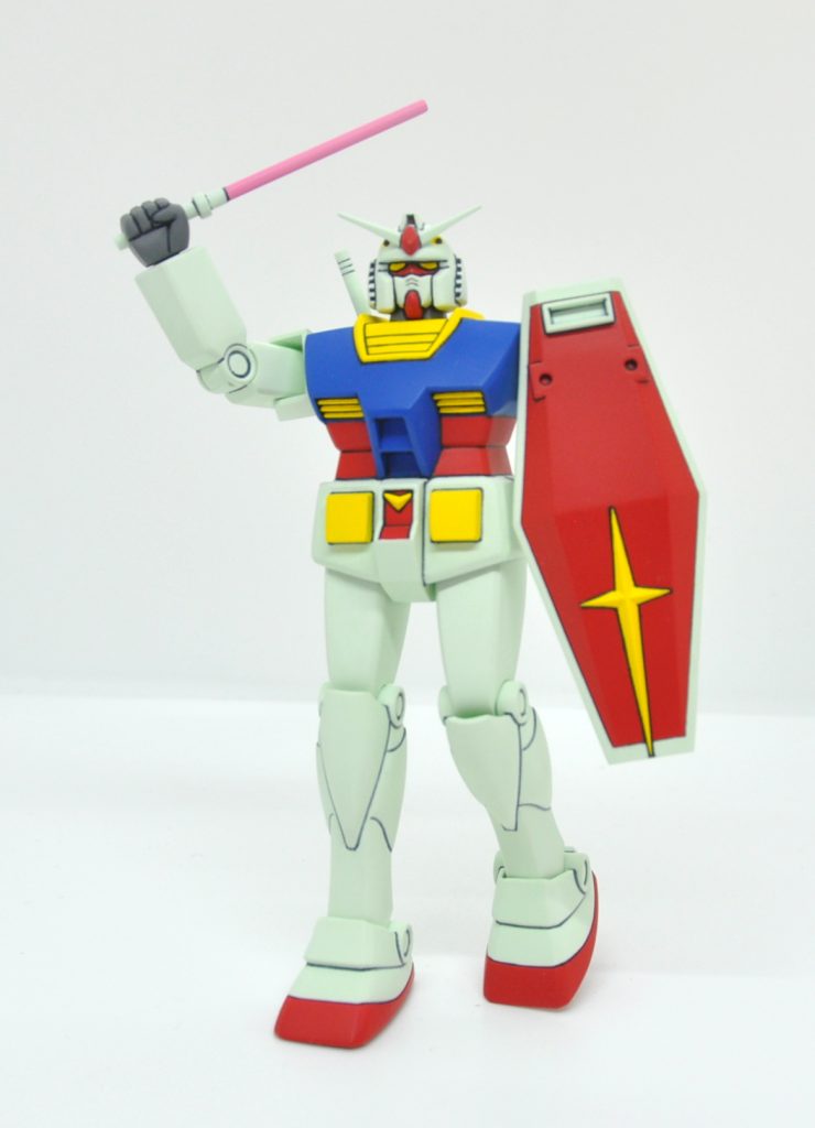 パッケージ横の写真風ポーズビームサーベルが、切り出したランナーかと思うほどの丸い棒なのがこの頃のガンプラという感じですね。ビームの剣というものの造形的表現が煮詰まってないというか