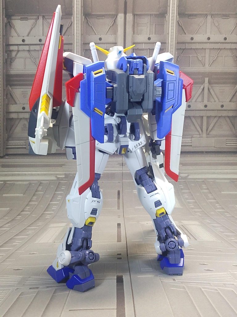 ミッションパック(ハルファイター)は全塗装、つや消し仕上げ。F90は1号機を3号機カラーに塗装、半光沢で仕上げました。