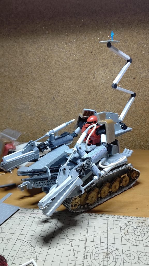 …あれ？やっぱり、背中のユニットは作ってました。今、写真をひっくり返して気付きました。せっかくだからこれも作れば良かったです(´Д` )。