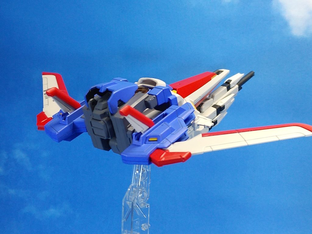 ハルファイターに使用した塗料は白→AS-20インシグニアホワイト青→SG14MSライトブルー赤→TS-85ブライトマイカレッド黄色→TS-47クロームイエロー本体グレー→SG09MSグレージオン系武器黒→TS-94メタリックグレイキャノピーは裏にシルバーを塗って透けないようにしています。仕上げにトップコートつや消しを吹いています。