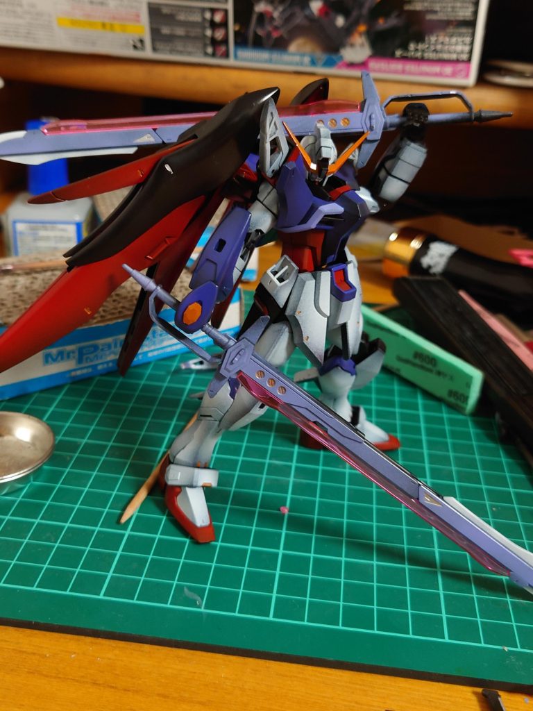 アロンダイト二刀流。前にアストレイ作った時の余りがあったので二刀流仕様にしてます。カッコイイですが重いのでポージングは難儀です笑